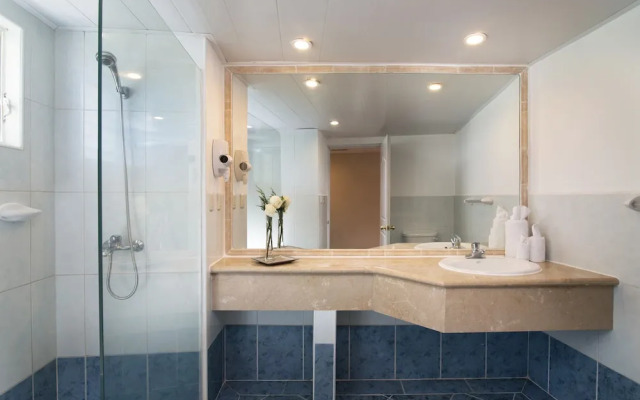 Lifestyle Kosher Crown Suites