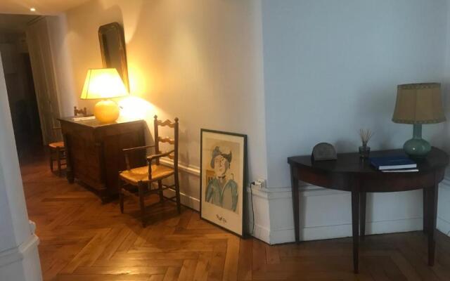 Berges du Rhône/ Chambre avec balcon