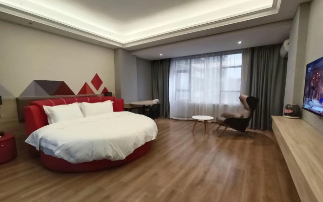 Berman Hotel (Huidong honghaiwan store)