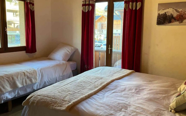 Spacious 16-person chalet with five bedrooms in Les Deux Alpes