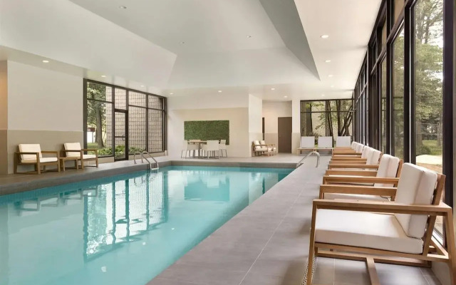 DoubleTree by Hilton Toronto Airport