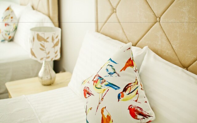 Cattleya's Green Suite Exquisite