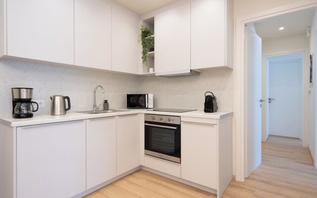 Newly Renovated 2Bdr Apt-5min to metro