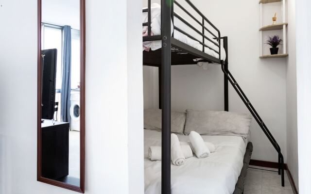 Quaint Apartment in Salou near Sea Beach