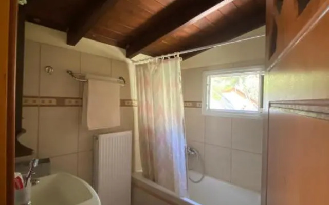 Manos’ Traditional Maisonette