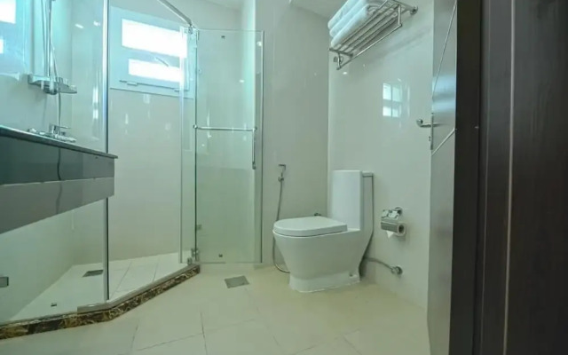 Golden Crown Hotel Alseeb Muscat