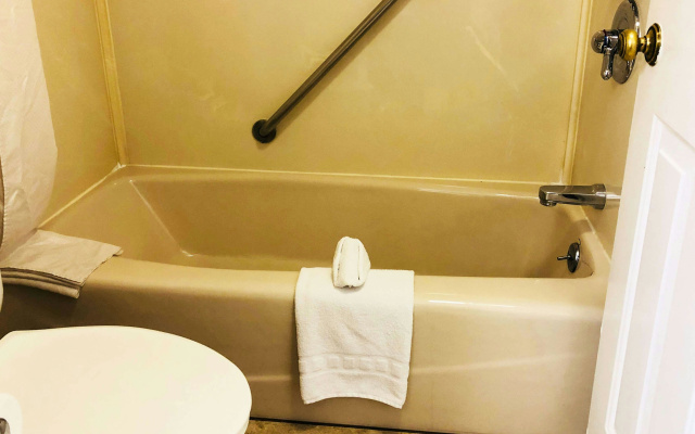 Dynasty Suites Hotel Riverside