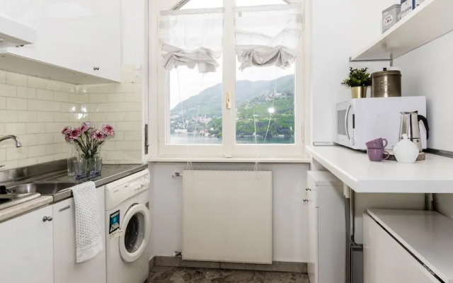 JOIVY Garden Oasis: 1BR Apt w/ Balcony & Parking