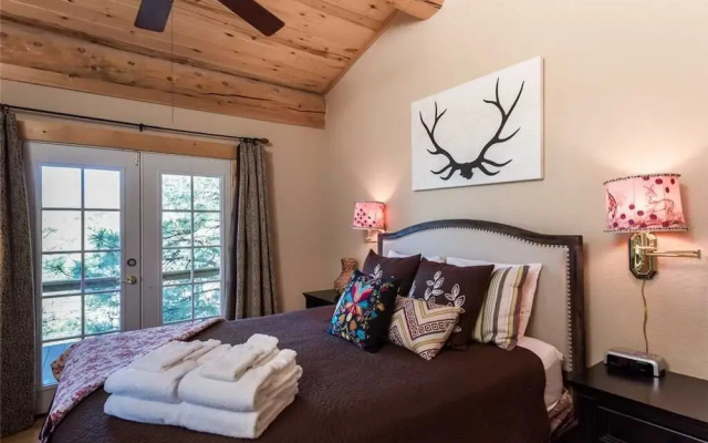Mountain Valley View - Three Bedroom Cabin with Hot Tub