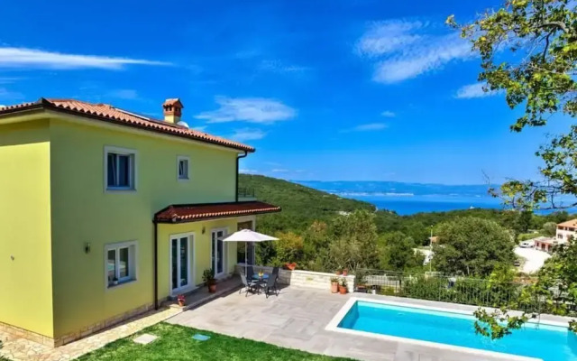 Wonderful Brsec Apartments With Sea View and Shared Pool