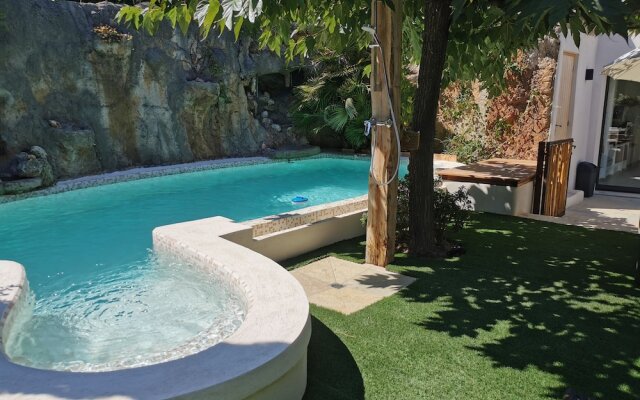 Casa Louise Suites and Spas