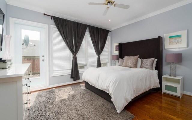 3 Bedroom 2 Bath Large Patio and CN View