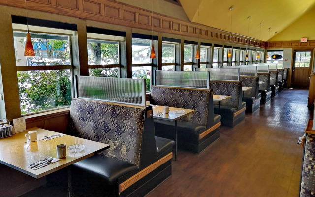 Best Western Plus Emerald Isle Hotel