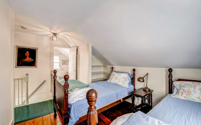 Ipswich Cottage: Beautiful Views, 5 Mins to Beach