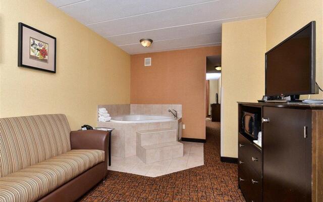 Quality Suites Tinton Falls