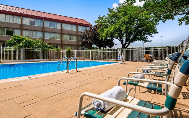 Best Western Plus Chicago Hillside