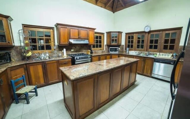 8BR 9BA Barranca Villa by ASVR