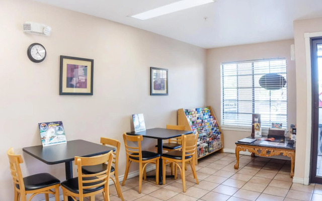 OYO Inn & Suites