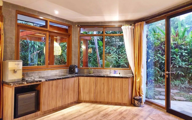 Villa 4-BR Klub Bunga No. 8 Batu Malang