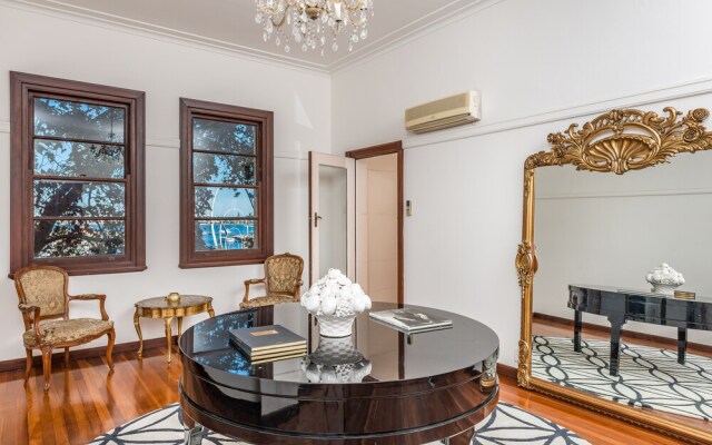 Art Deco Luxury on Elizabeth Quay