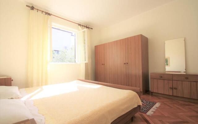 Labinac Ines, Only 300 M From Beach