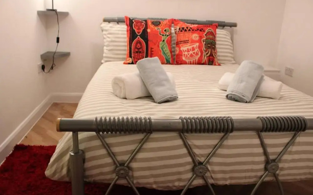 Apartment - Sleeps 2 - Parking - Station Close