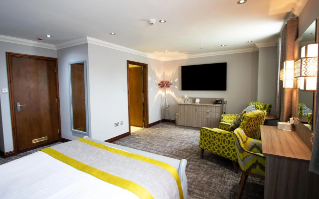 Best Western Plus Pastures Hotel