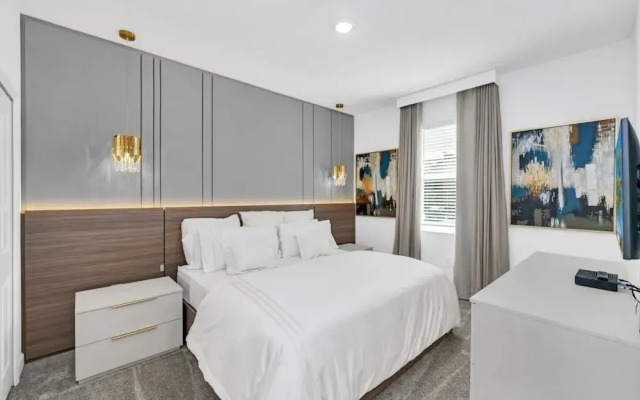 2940 Penel 9 Bedroom Home