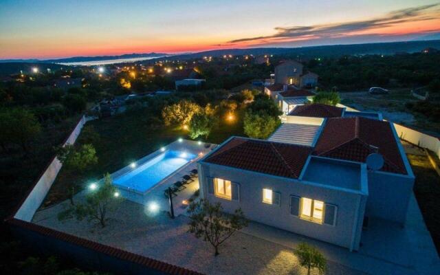 Luxurious Villa in Debeljak With Swimming Pool