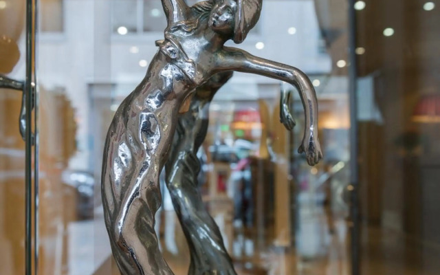 Neuilly Park Hotel