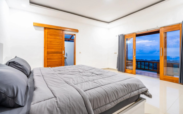 Pini Sentana Village