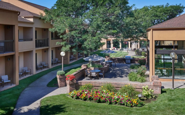Courtyard by Marriott Detroit Dearborn