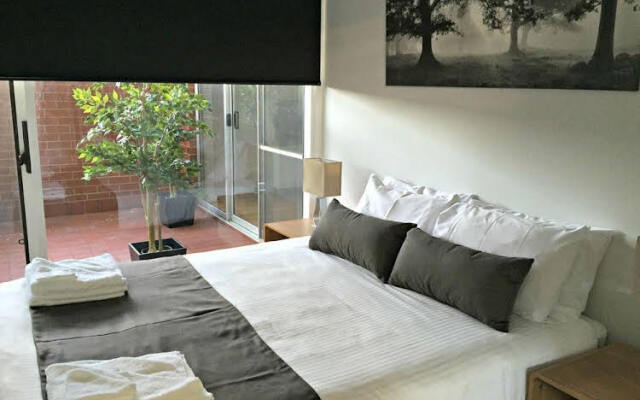 Adelaide Dresscircle Apartments - Gover Street