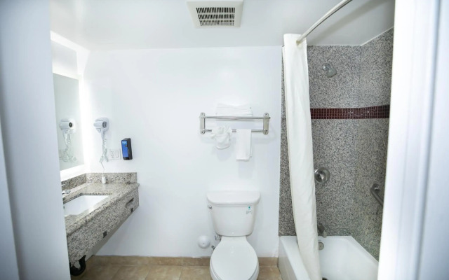 Rodeway Inn & Suites