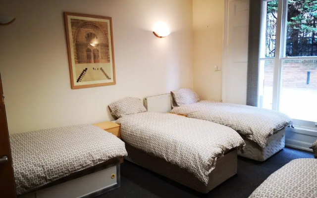 Exchequer Grange - Hostel