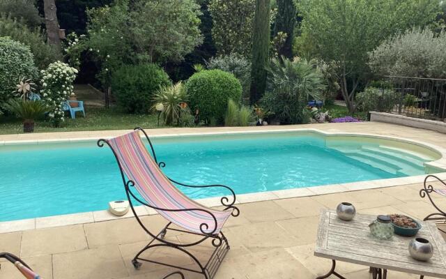 Studio en Provence avec piscine