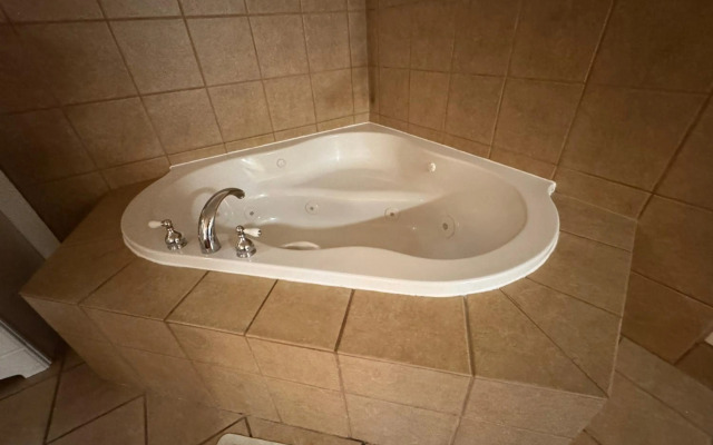 Whispering Pines by Hotel O Whitestone VA