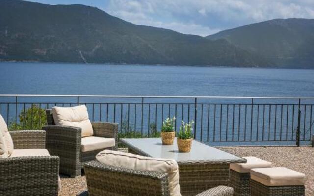 Martini Waterfront Suites