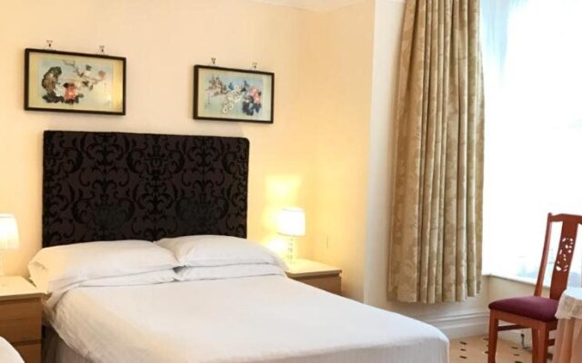 Churchills Hotel