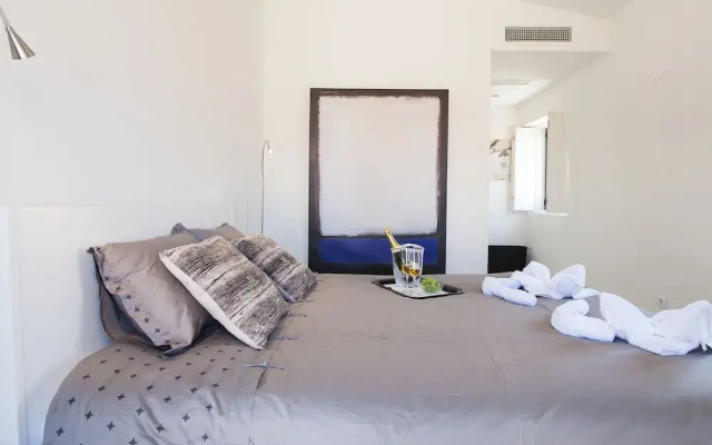 JOIVY Lux & Spacious 1BR home w/ huge terrace, 5mins to Academy of Sciences