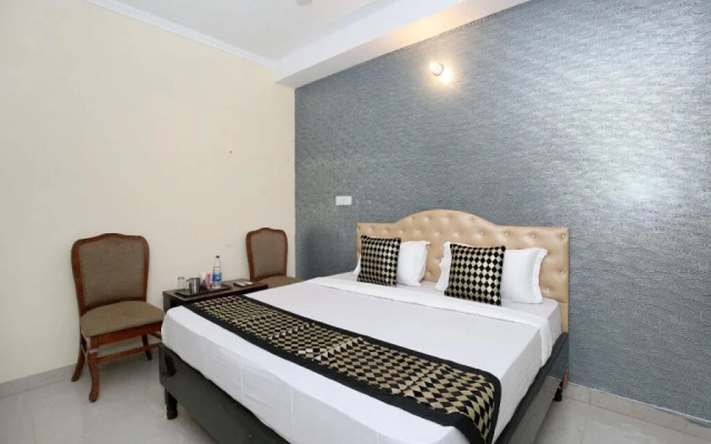 Hotel Red House By OYO Rooms
