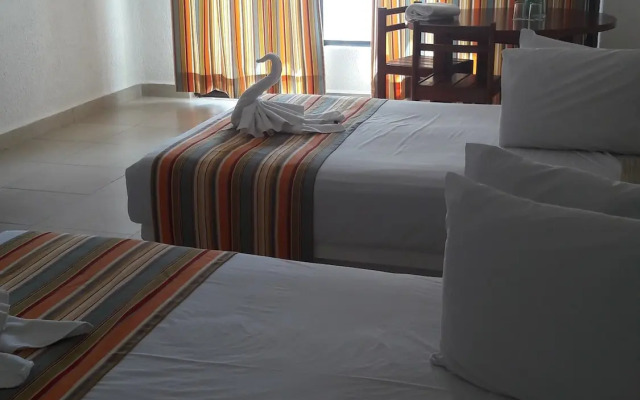 Pelicano Inn Playa del Carmen - Beachfront Hotel