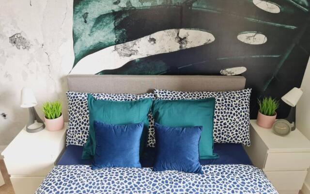 Stylish 2 bedroom Apartment / FREE Gated Parking