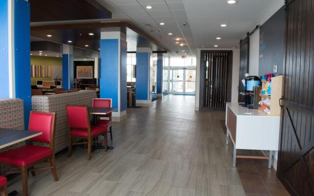 Holiday Inn Express and Suites West Memphis by IHG