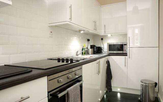 1 bed flat off Royal Mile
