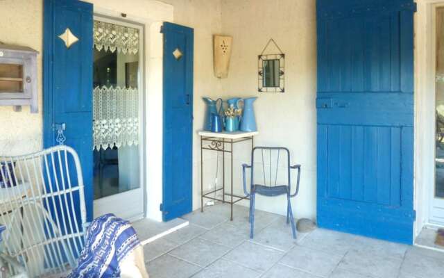Apartment With 2 Bedrooms in Oppède, With Wonderful Mountain View, Poo