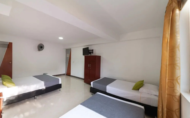 Hotel Imperio 70 by Ayenda Rooms