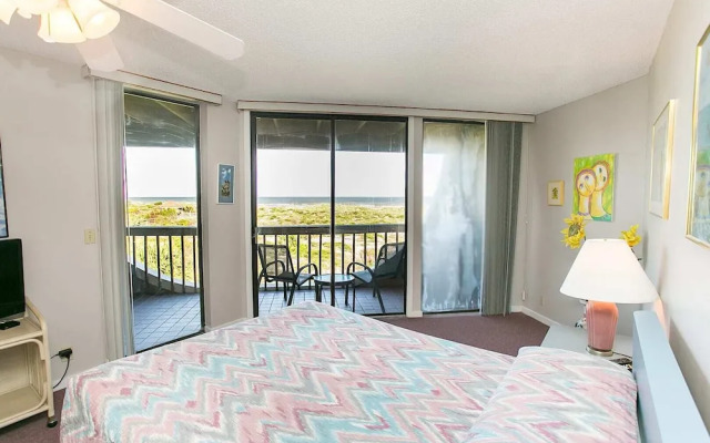 Oceanfront Luxury: 2BR Condo, St. Augustine