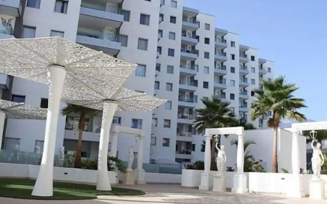 Ocean Garden 2BR Apartment Heated Pool Parking
