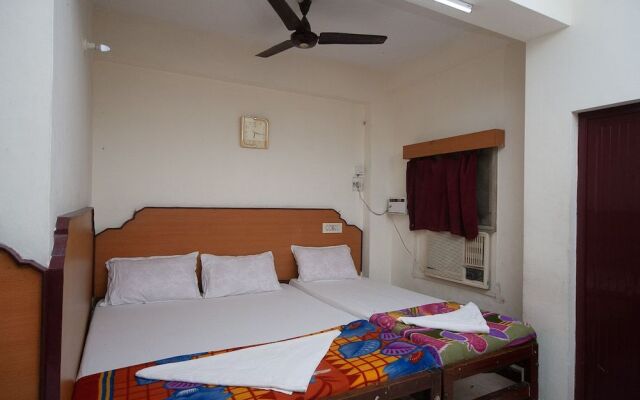 Spot On 38565 Hotel Surya